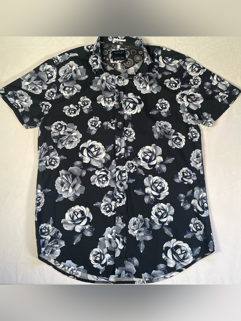 Cactus Man by Ricky Singh Black & White Rose Floral Short Sleeve Button Down Sm